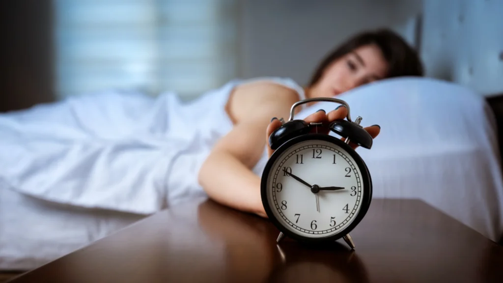 ¿No duermes tras tu cirugía? Por qué el insomnio sabotea tus resultados